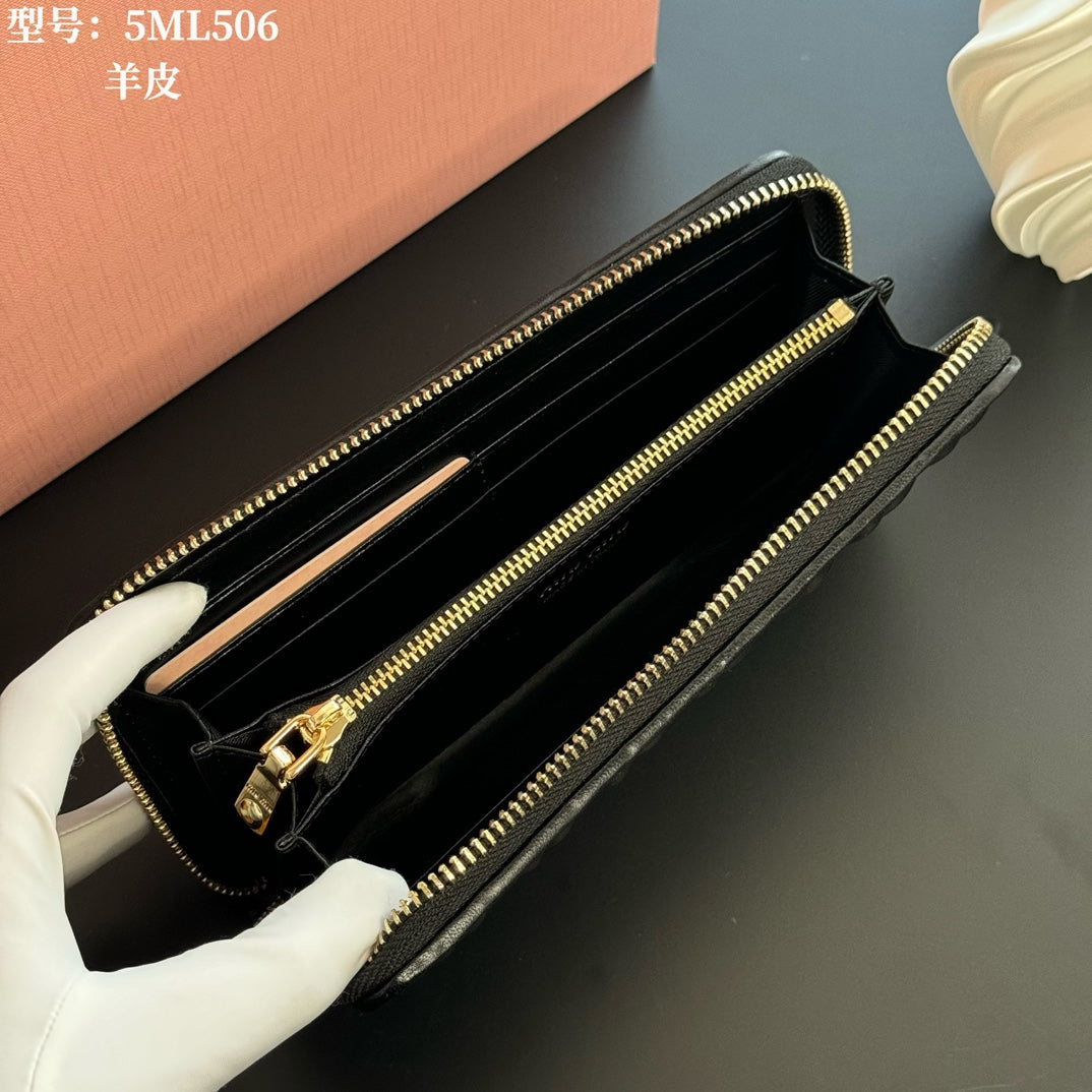 B1P46A123 Popular leather wallets