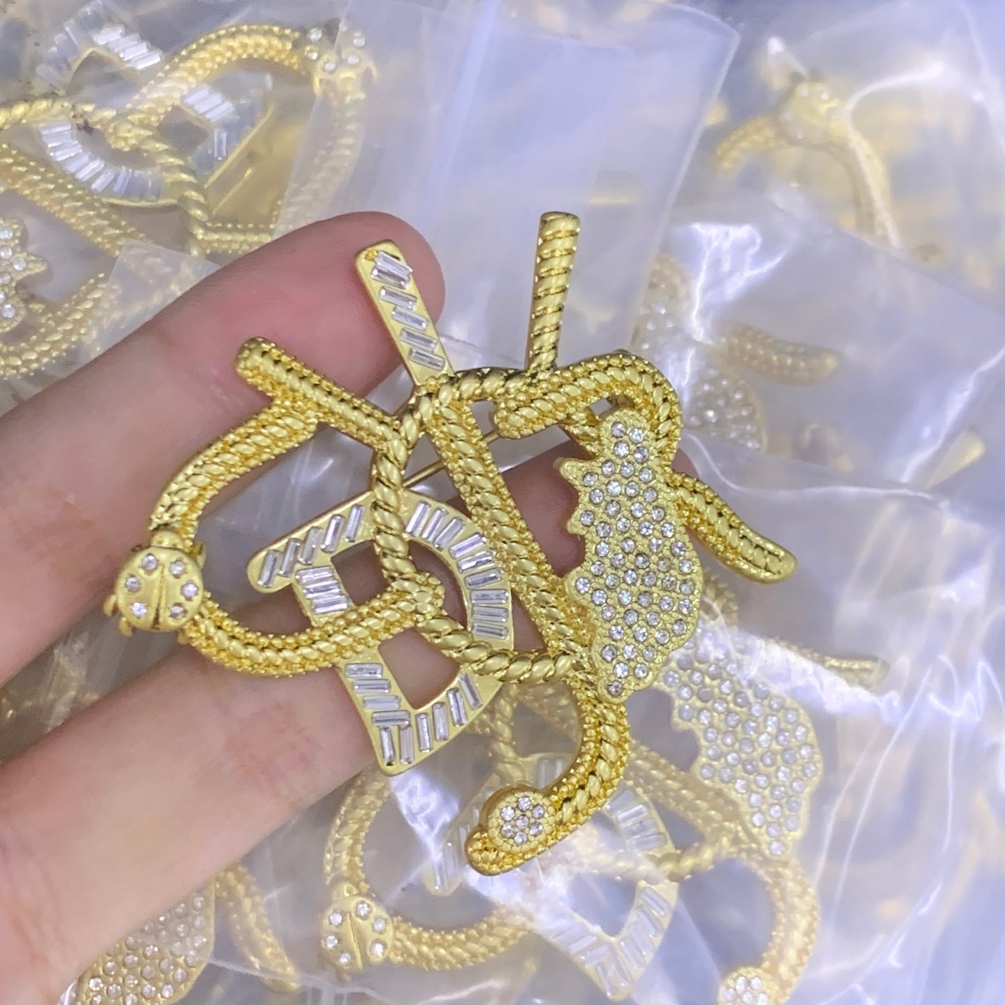 65ZD63X Popular Brooch