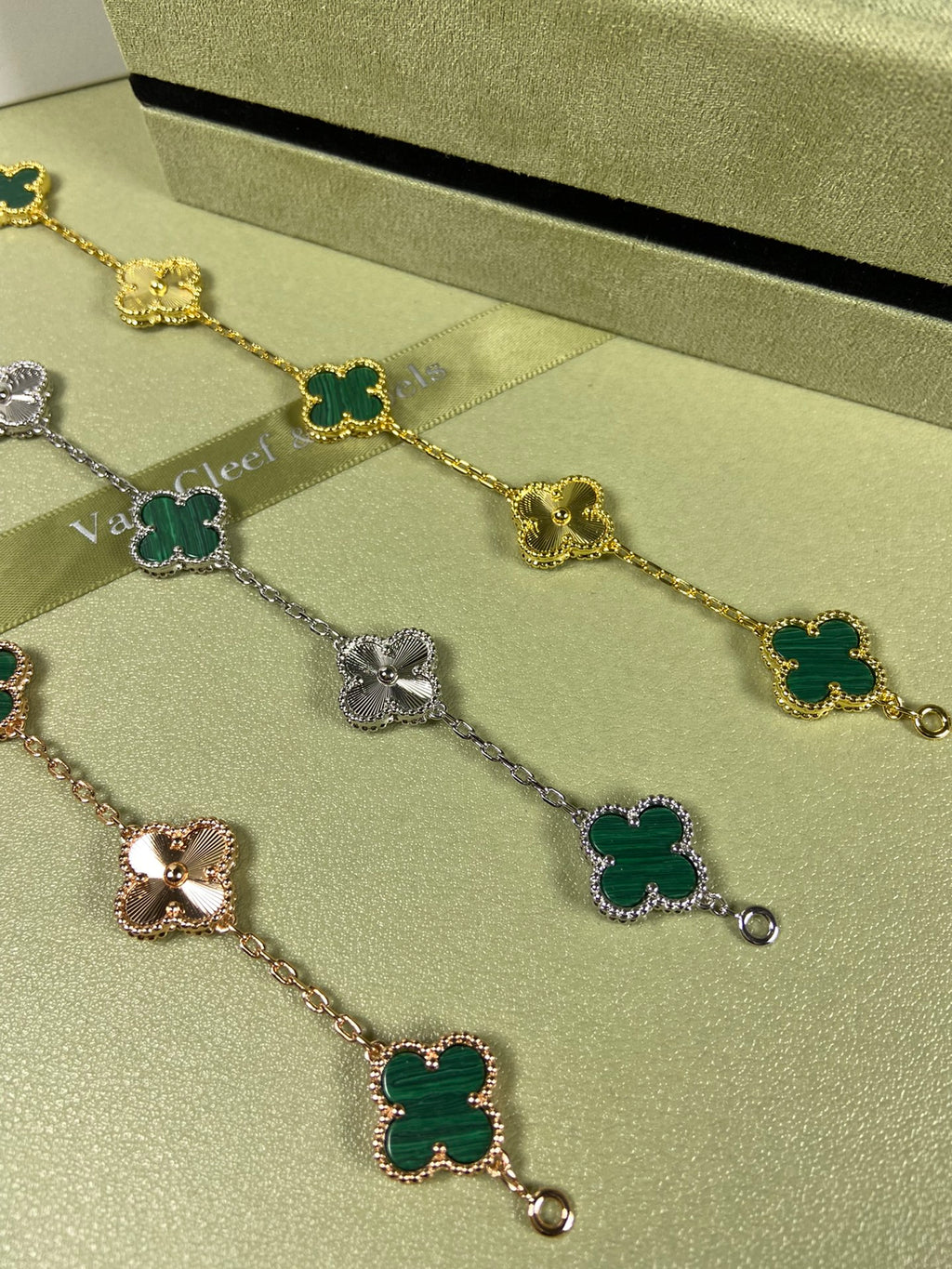 5XVA181K  Popular bracelets  5 flowers normal size1.5cm flower