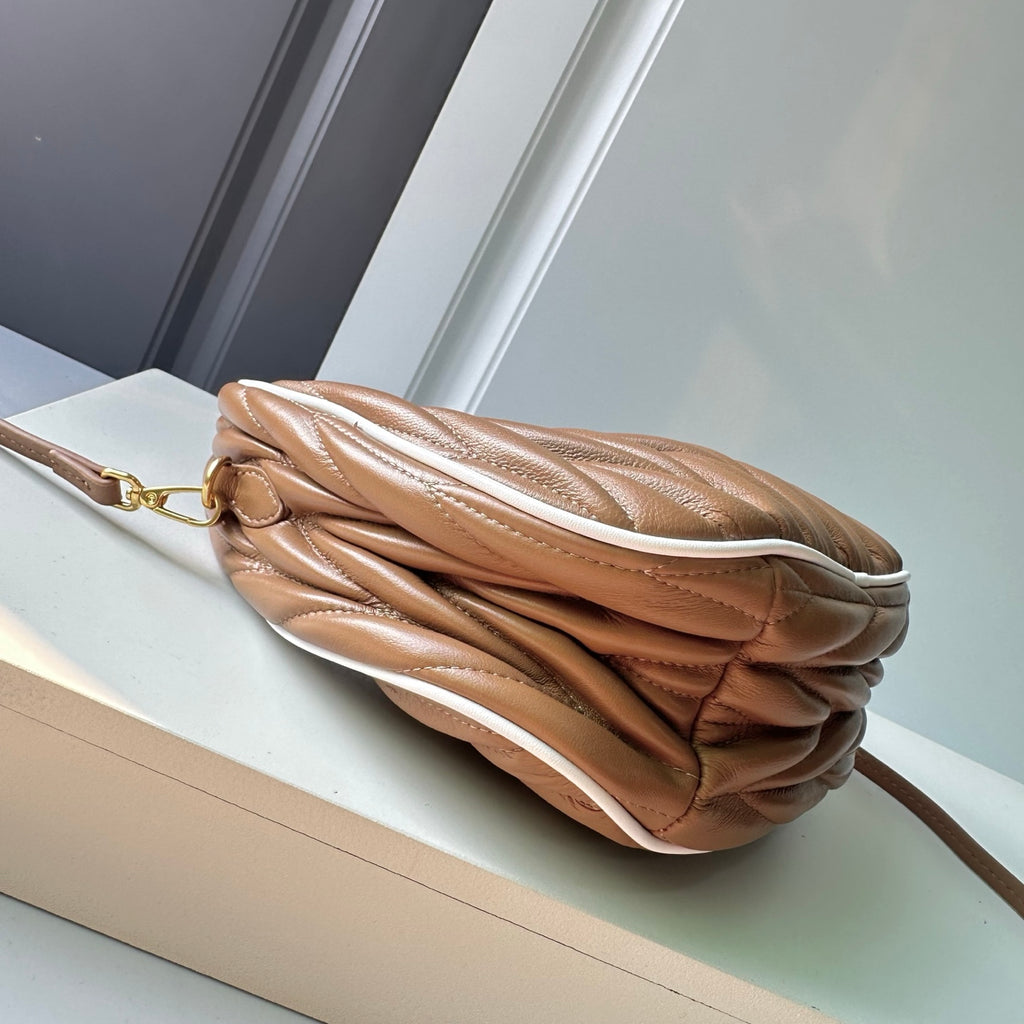 B1P46A118 Popular leather bag