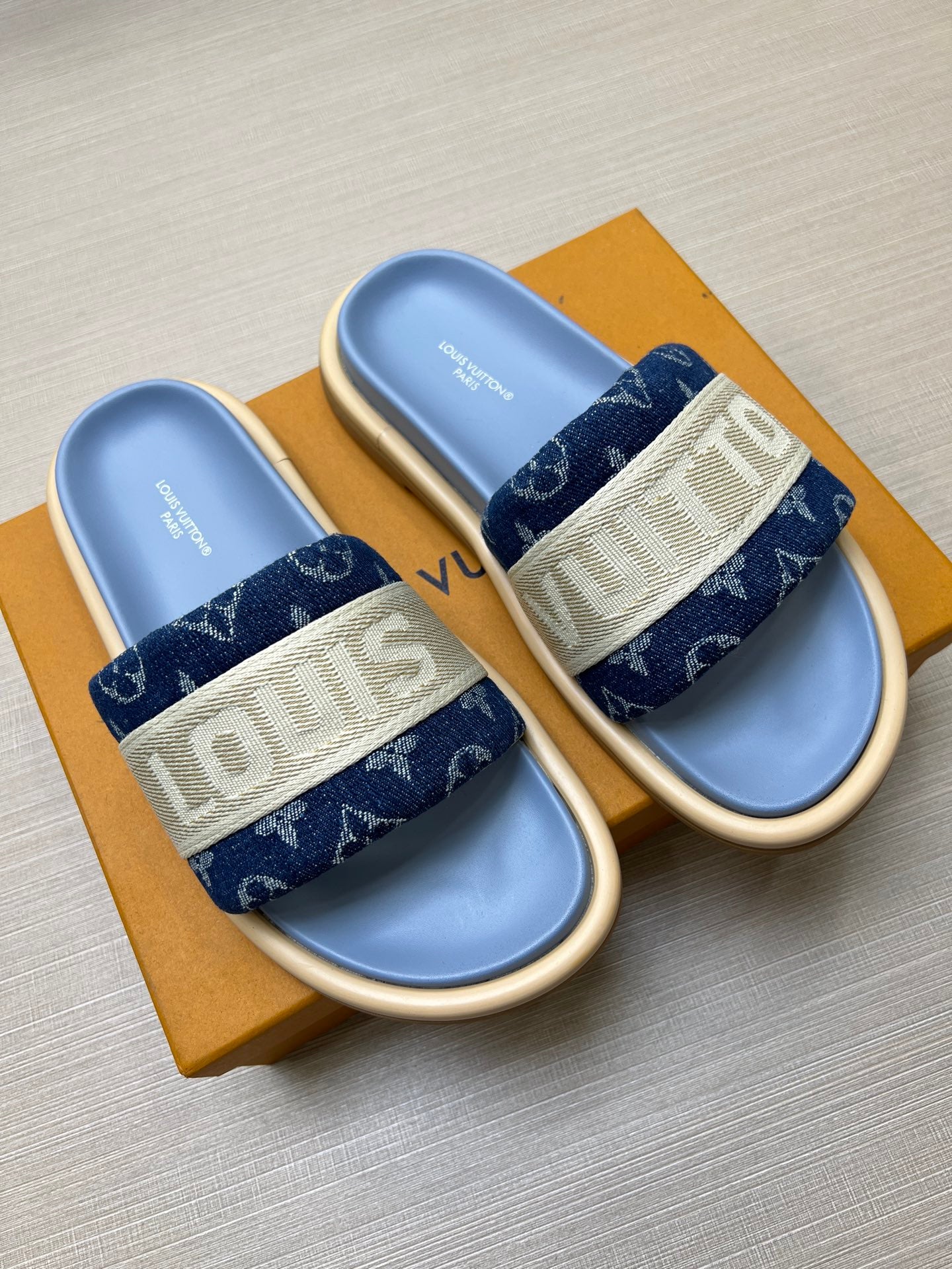 535ZE301Z Popular Slippers