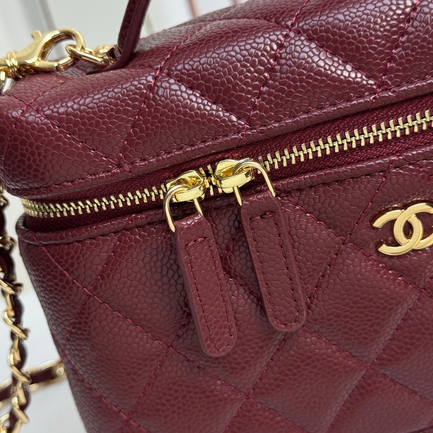 B1X66C19  Popular leather bag