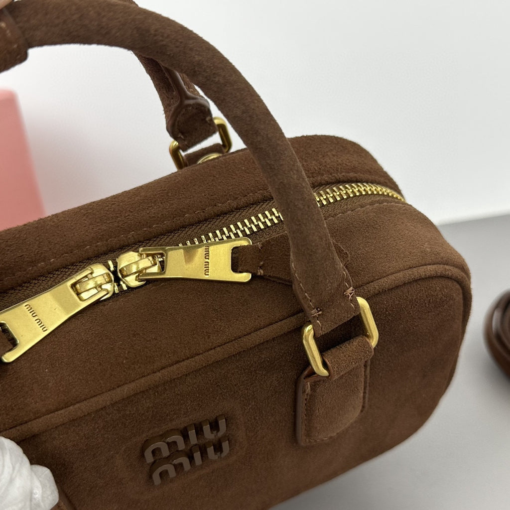 B1P46A149 Popular leather bags(22x10.5x7.5cm)