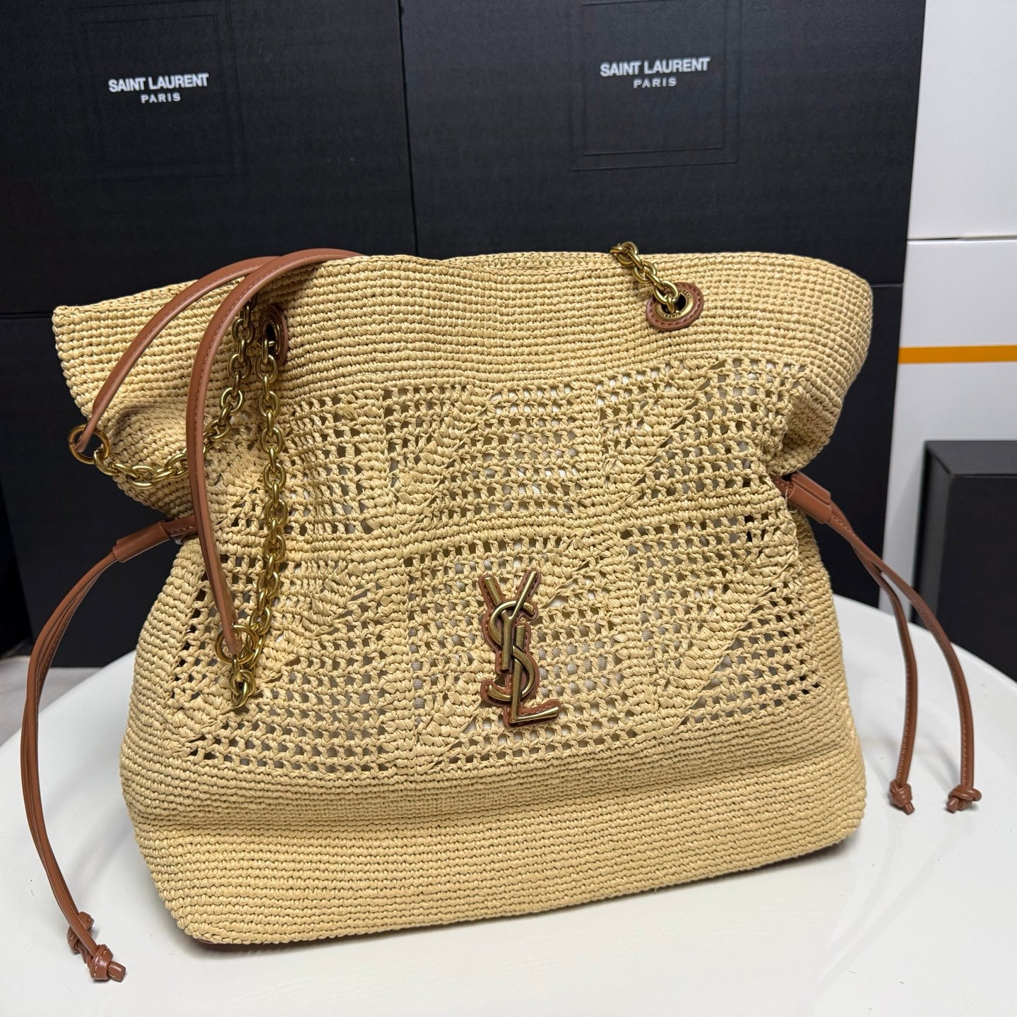 B1X66SL5  Popular woven bag