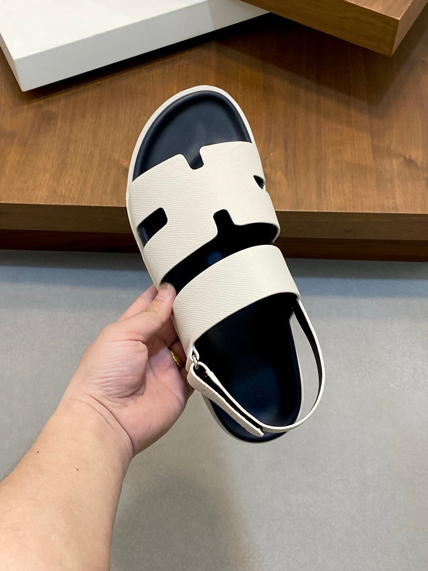 Z2P36H19 Popular high-quality leather Shoes