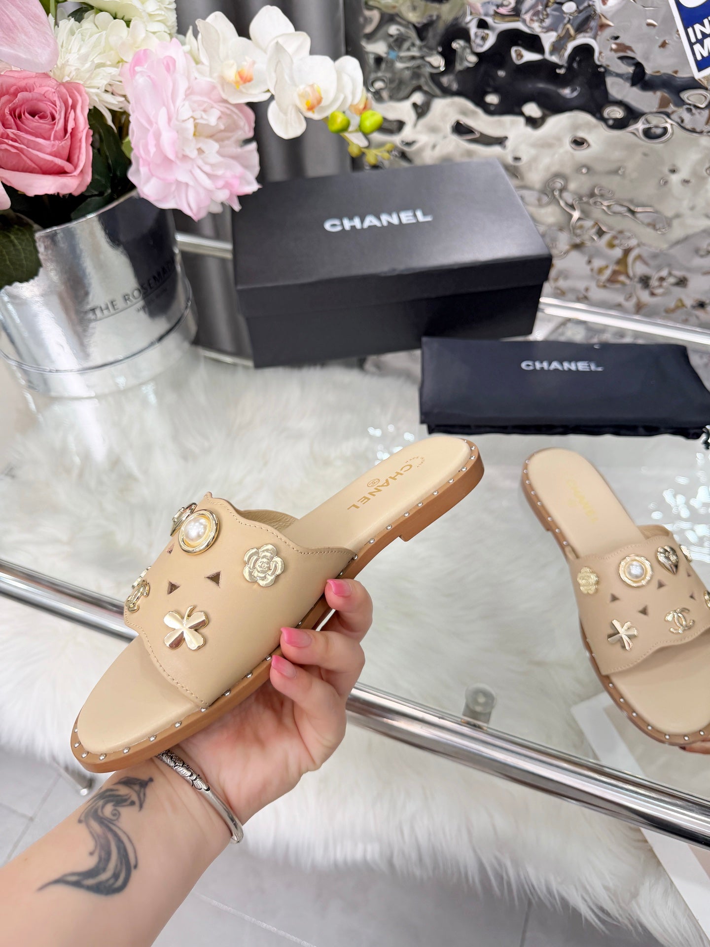 Z2X66C42  Popular high-quality leather slippers