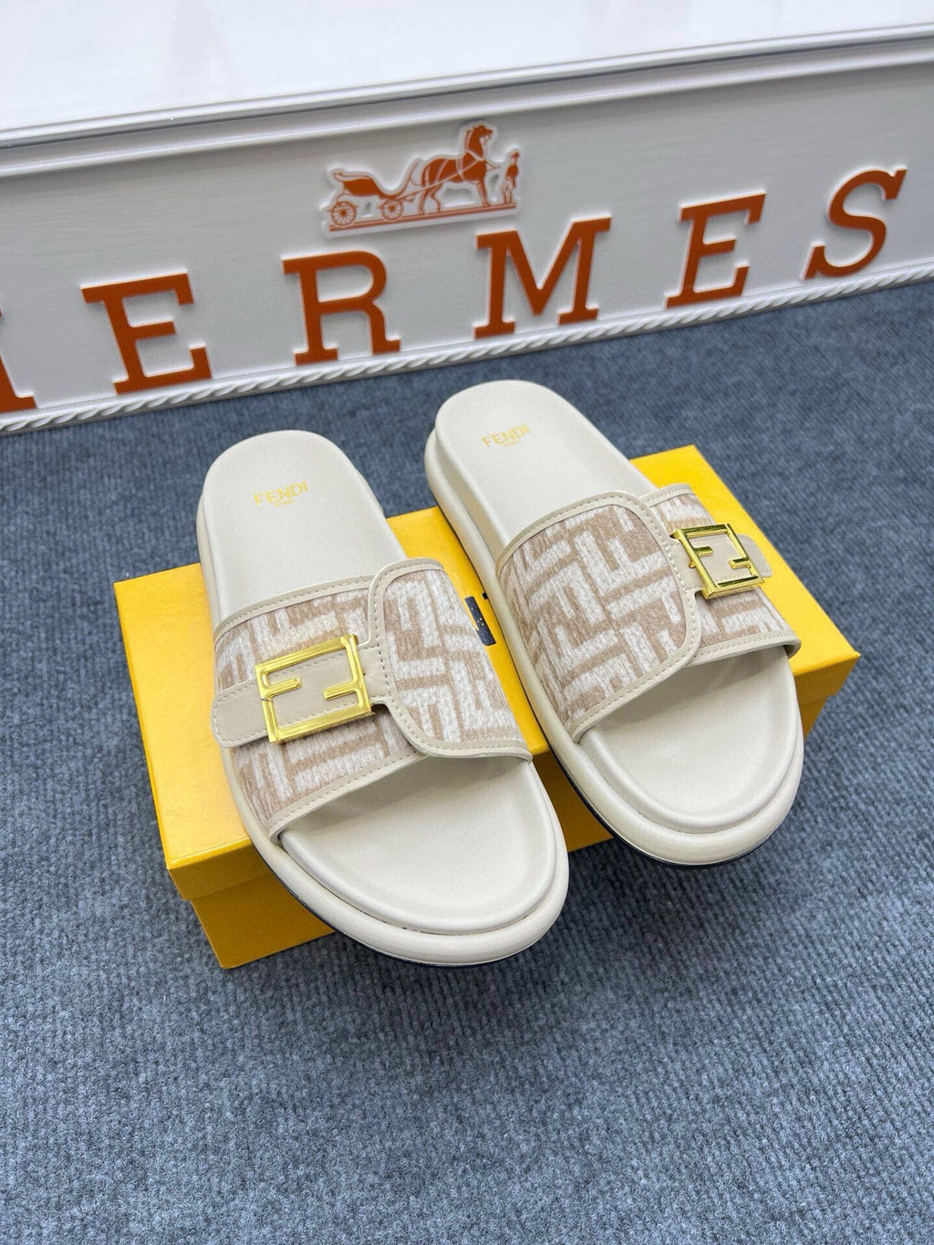 54F37Z Popular slippers