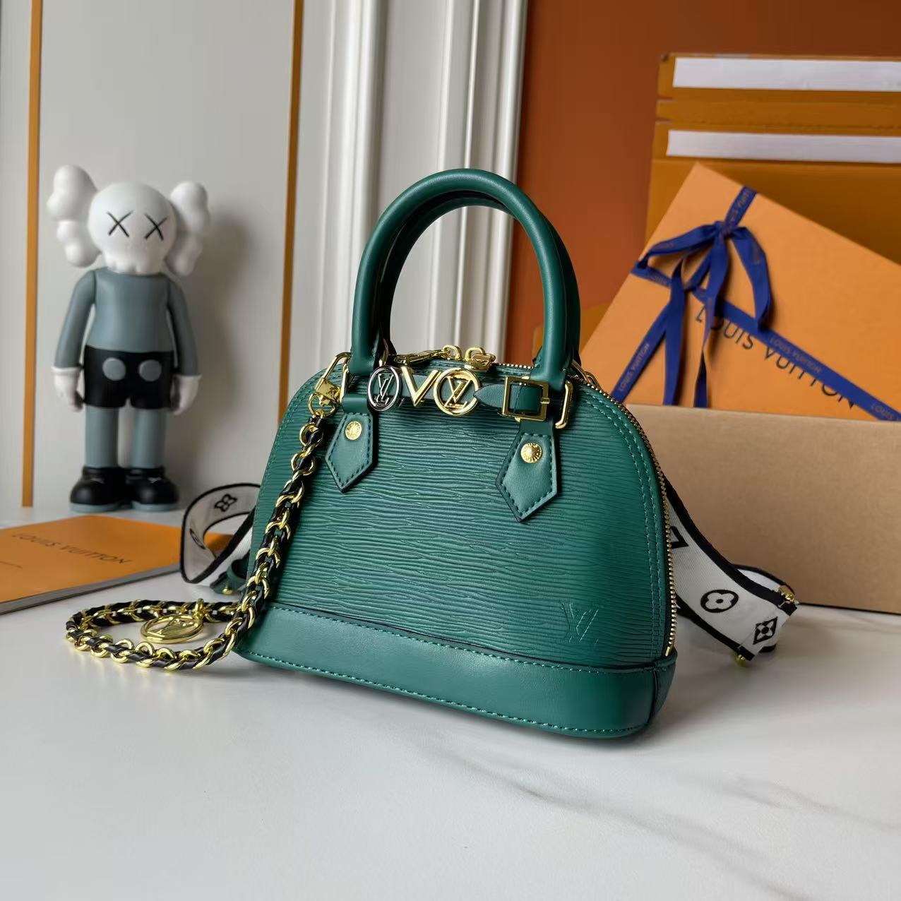146PE95B Popular leather bag