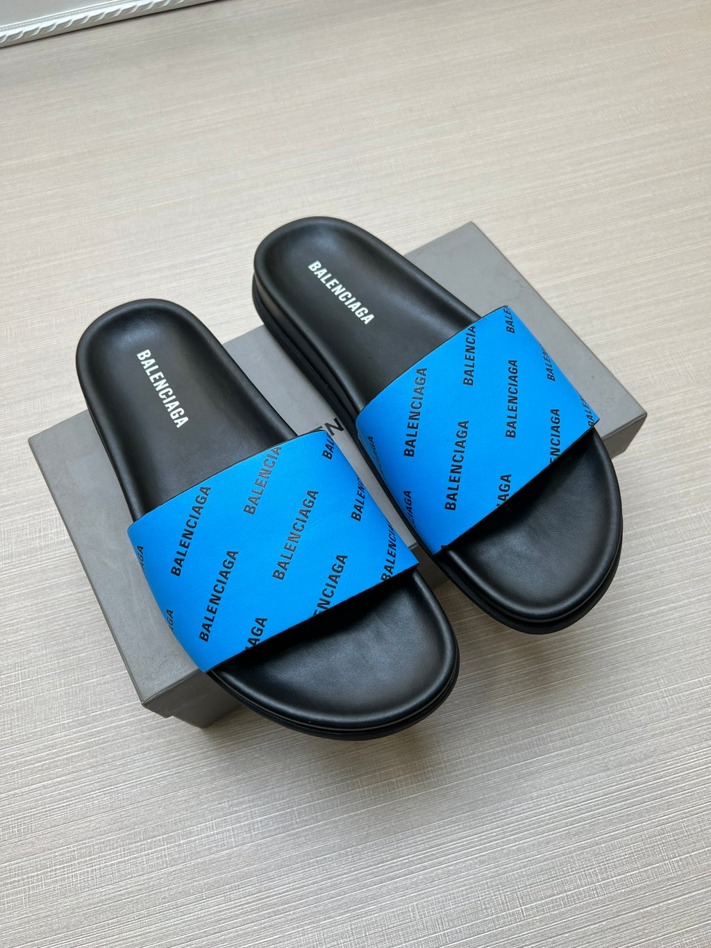 54J99Z Popular slippers