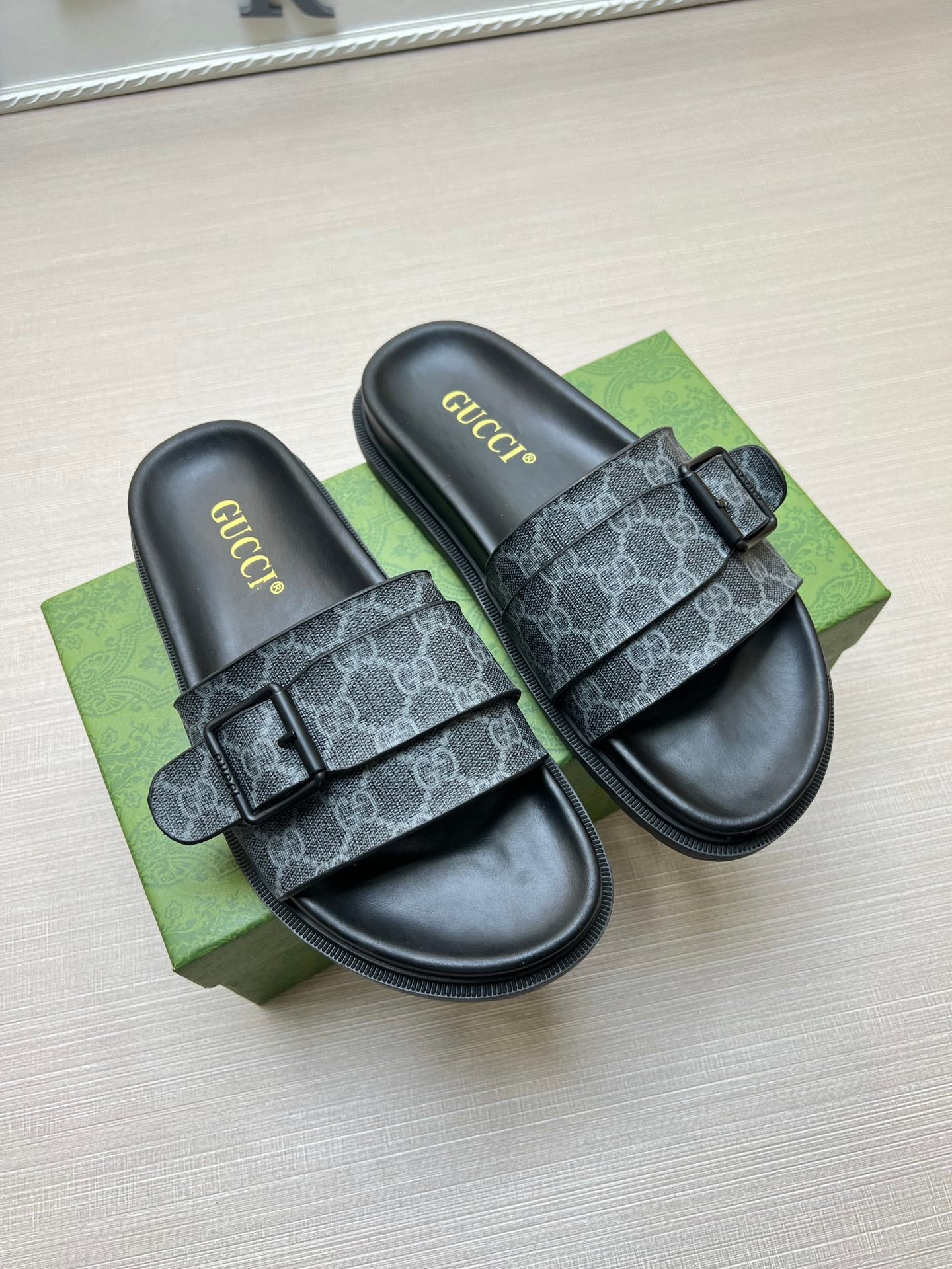 54B92Z Popular slippers