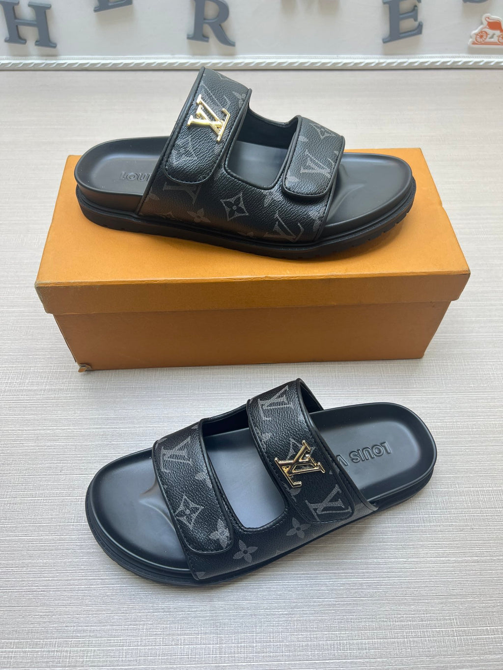 54E11Z Popular slippers