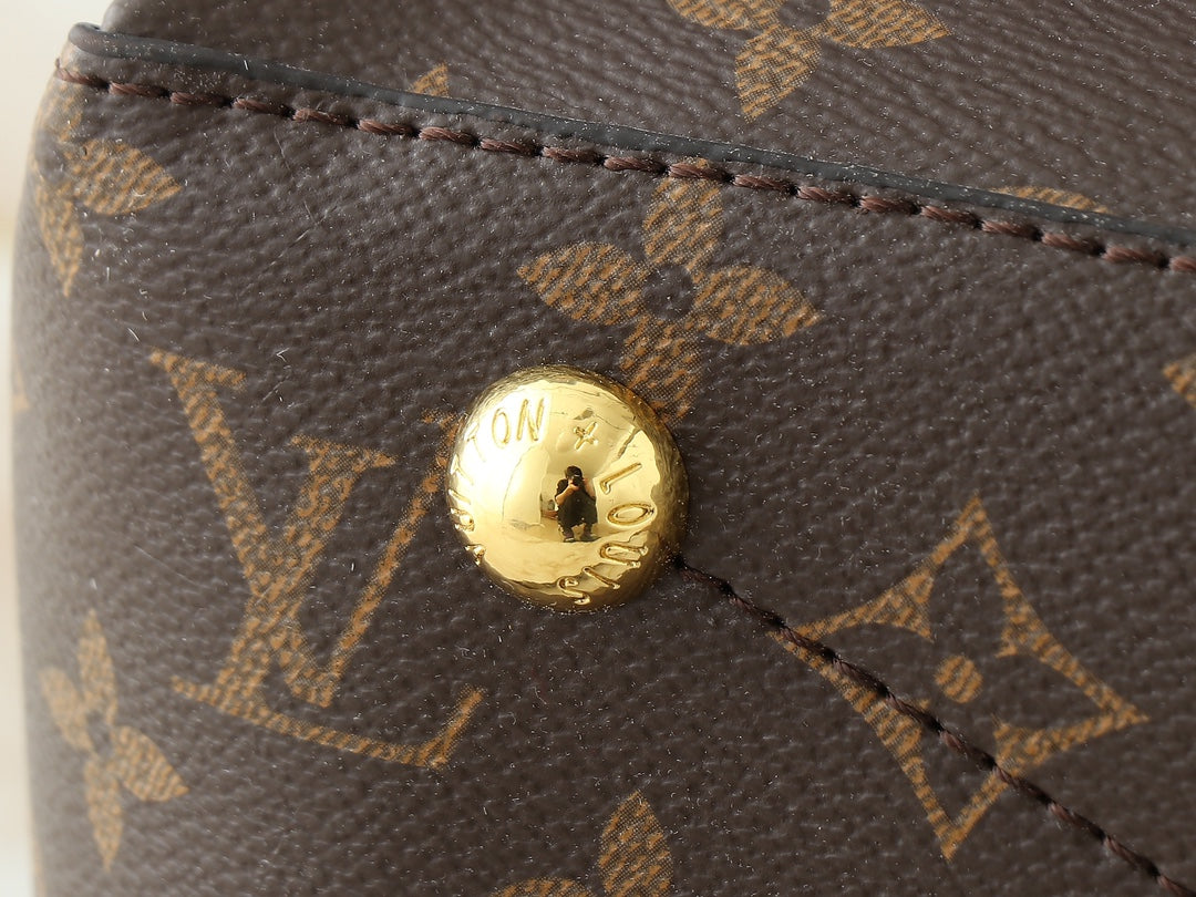1WE115B Popular leather bag