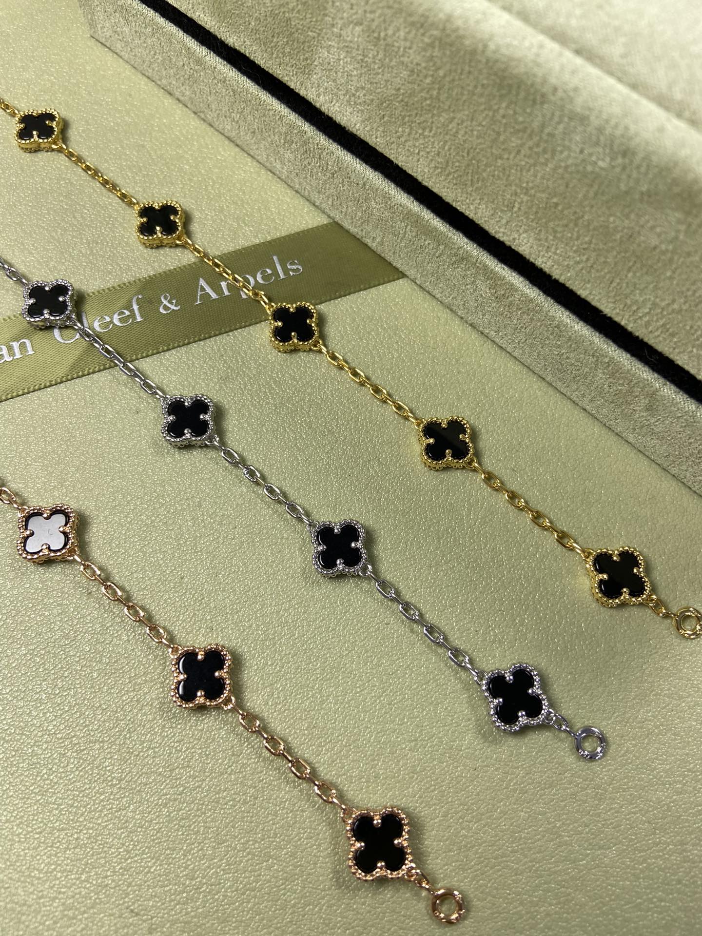 5XVA183K  Popular bracelets 6 flowers mini size 0.9cm flower