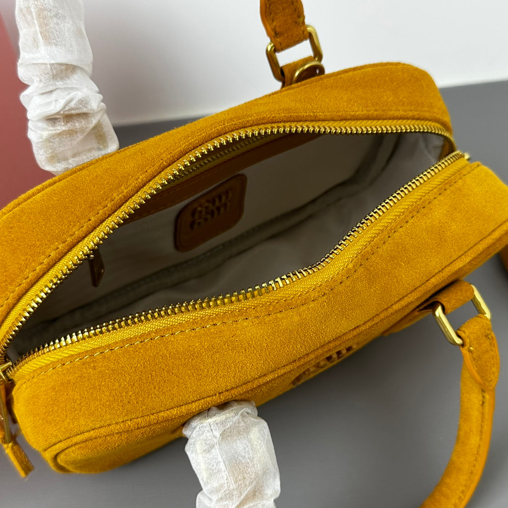 B1P46A149 Popular leather bags(22x10.5x7.5cm)