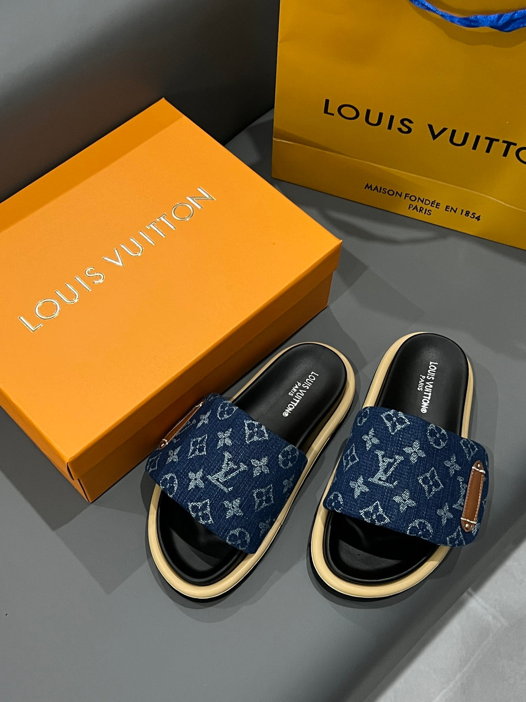 14E73Z Popular Slippers