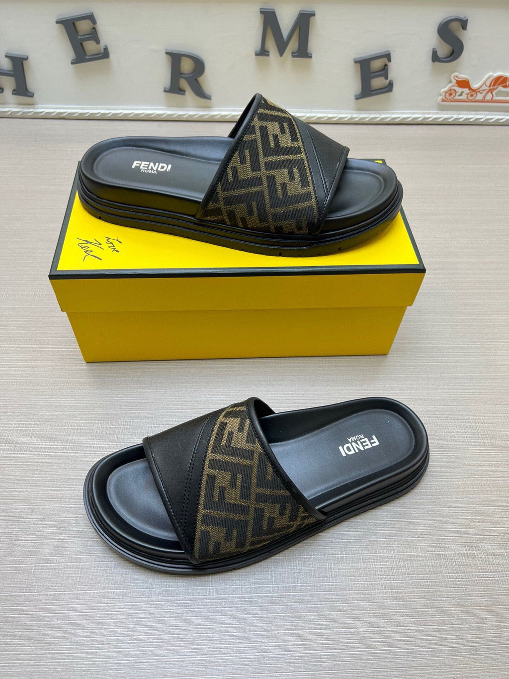 5LF223Z Popular Slippers