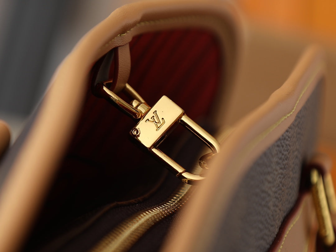 146PE107B Popular leather bag