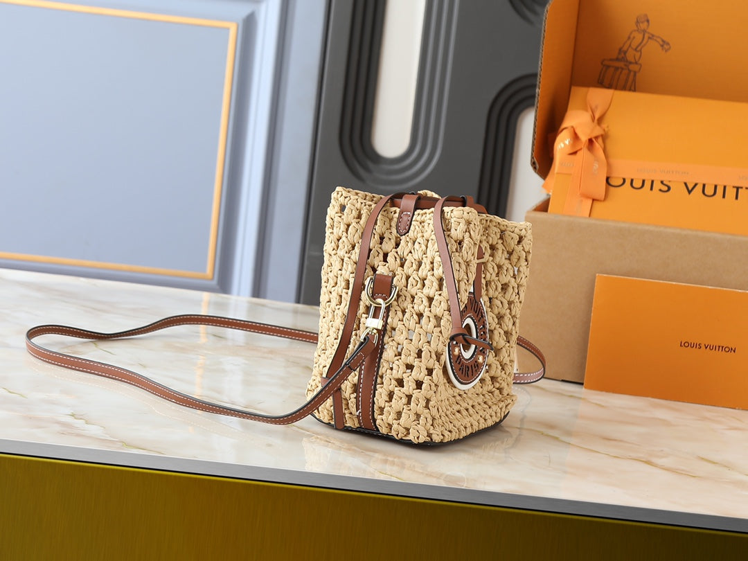 B1P46E114 Popular woven bag