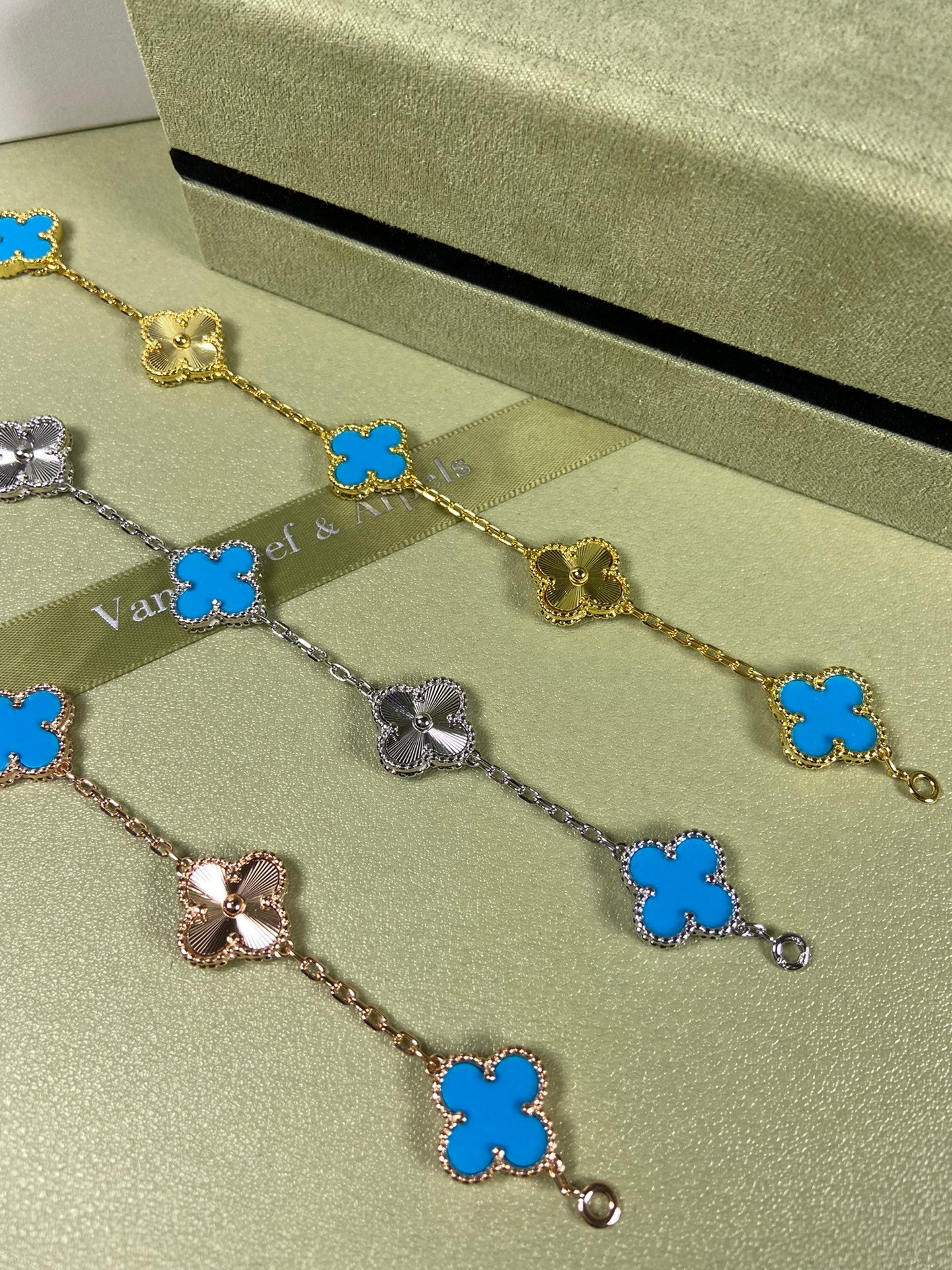 5XVA181K  Popular bracelets  5 flowers normal size1.5cm flower