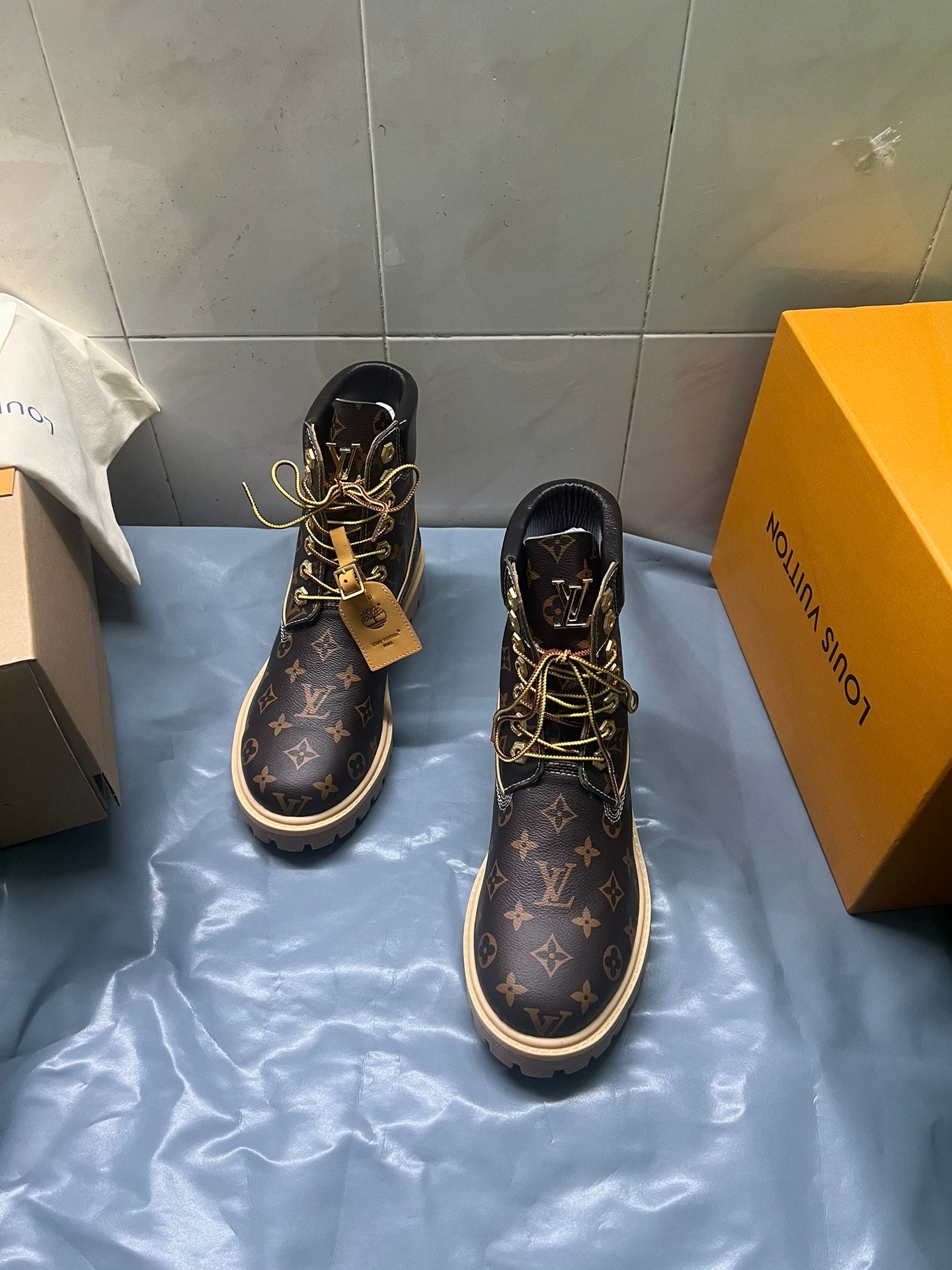 2105QE382Z Popular high-quality leather Boots