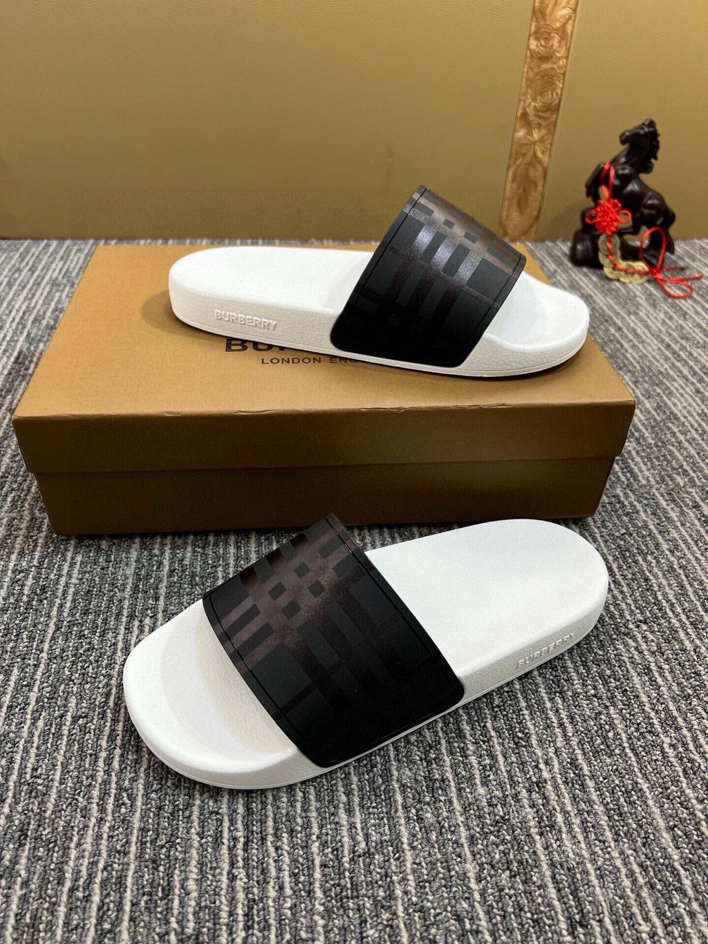 535ZR261Z Popular Slippers