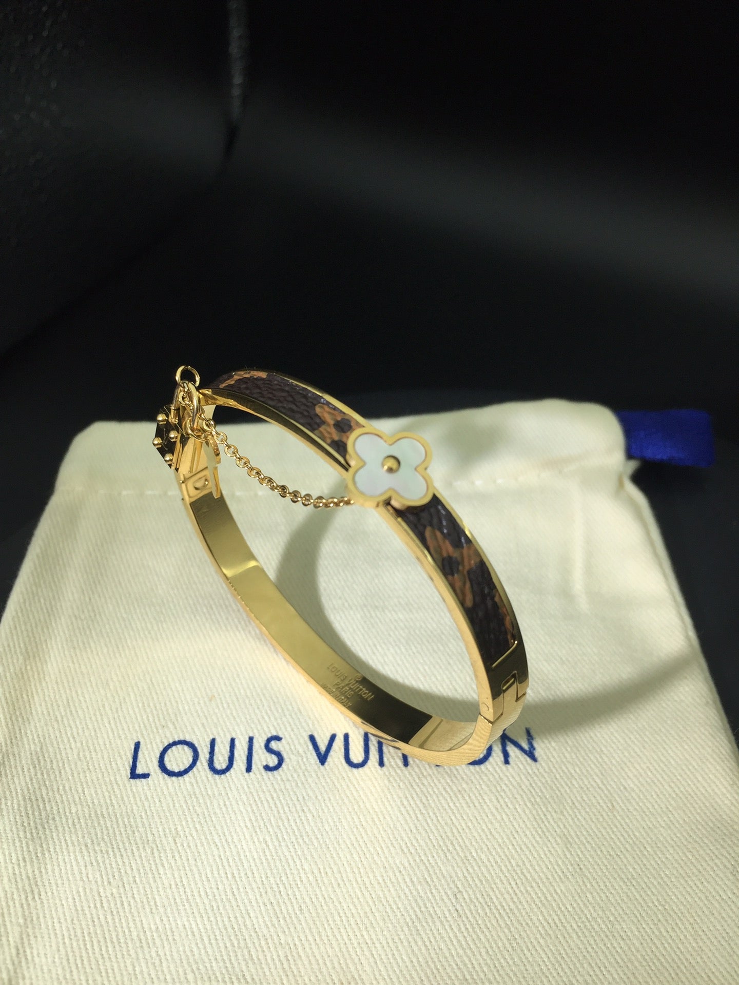 55QE103K  Popular Bracelets