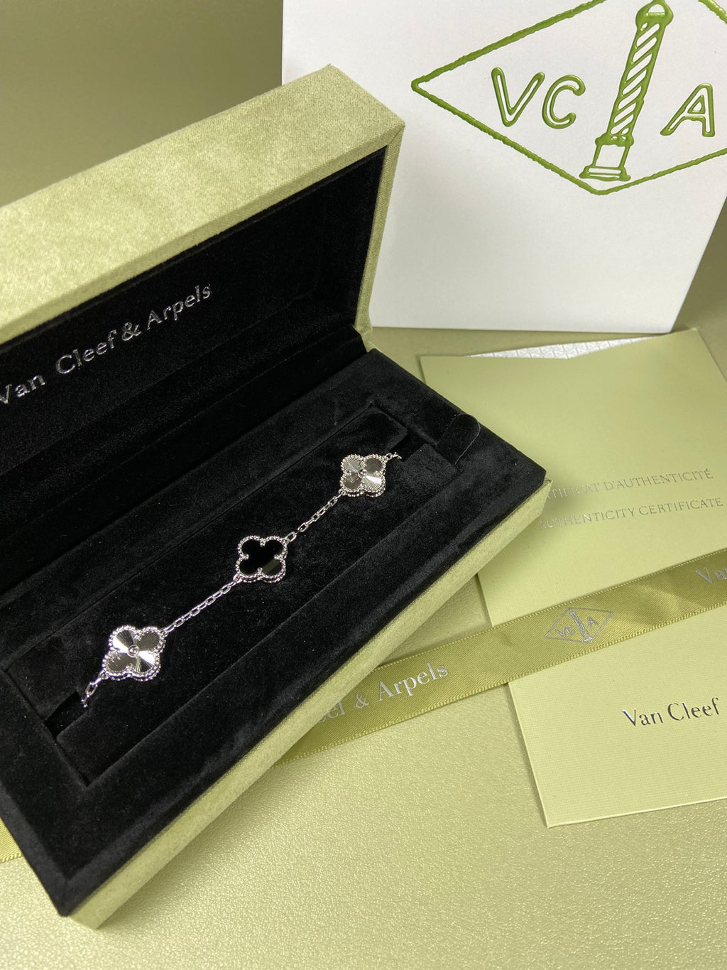 5XVA181K  Popular bracelets  5 flowers normal size1.5cm flower