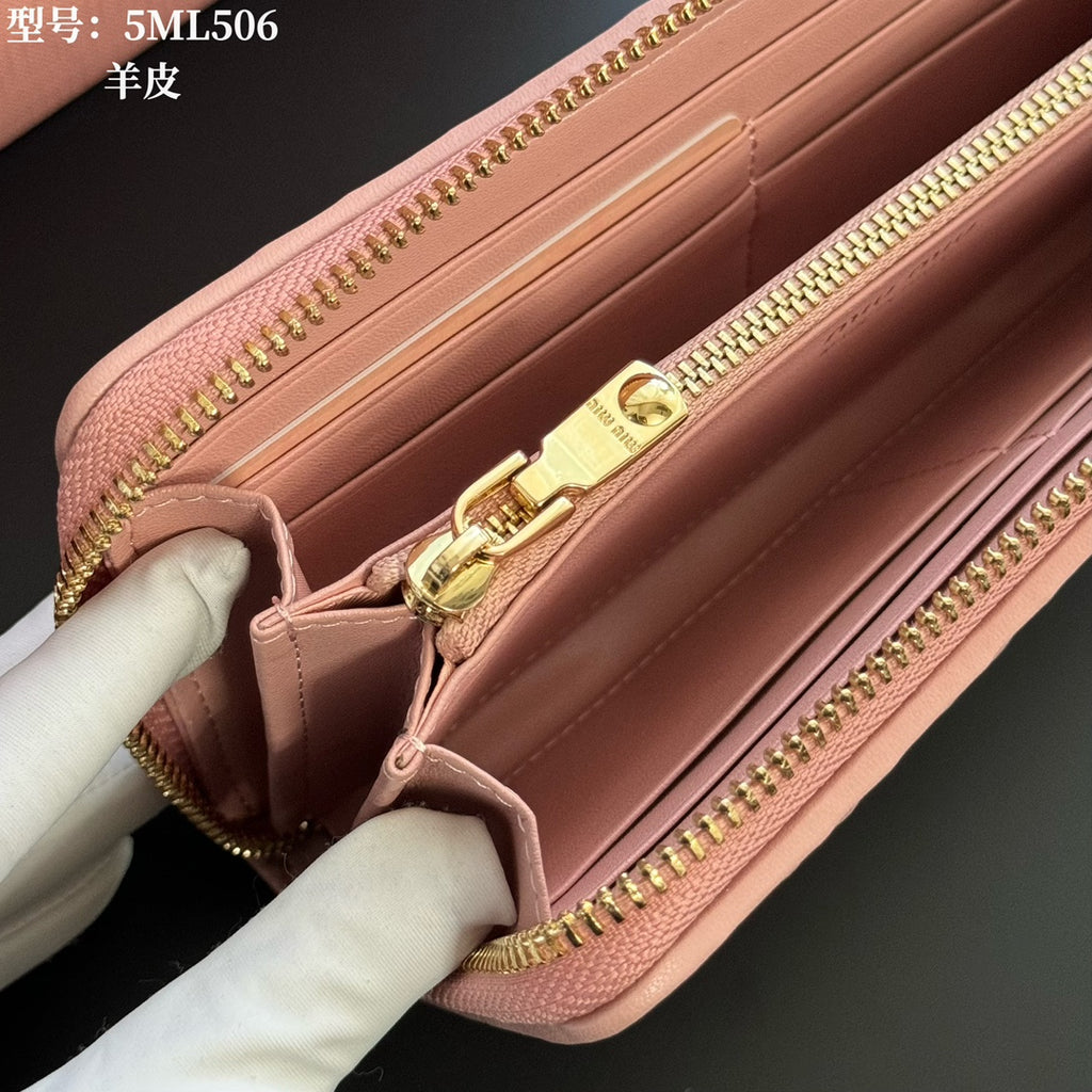 B1P46A123 Popular leather wallets