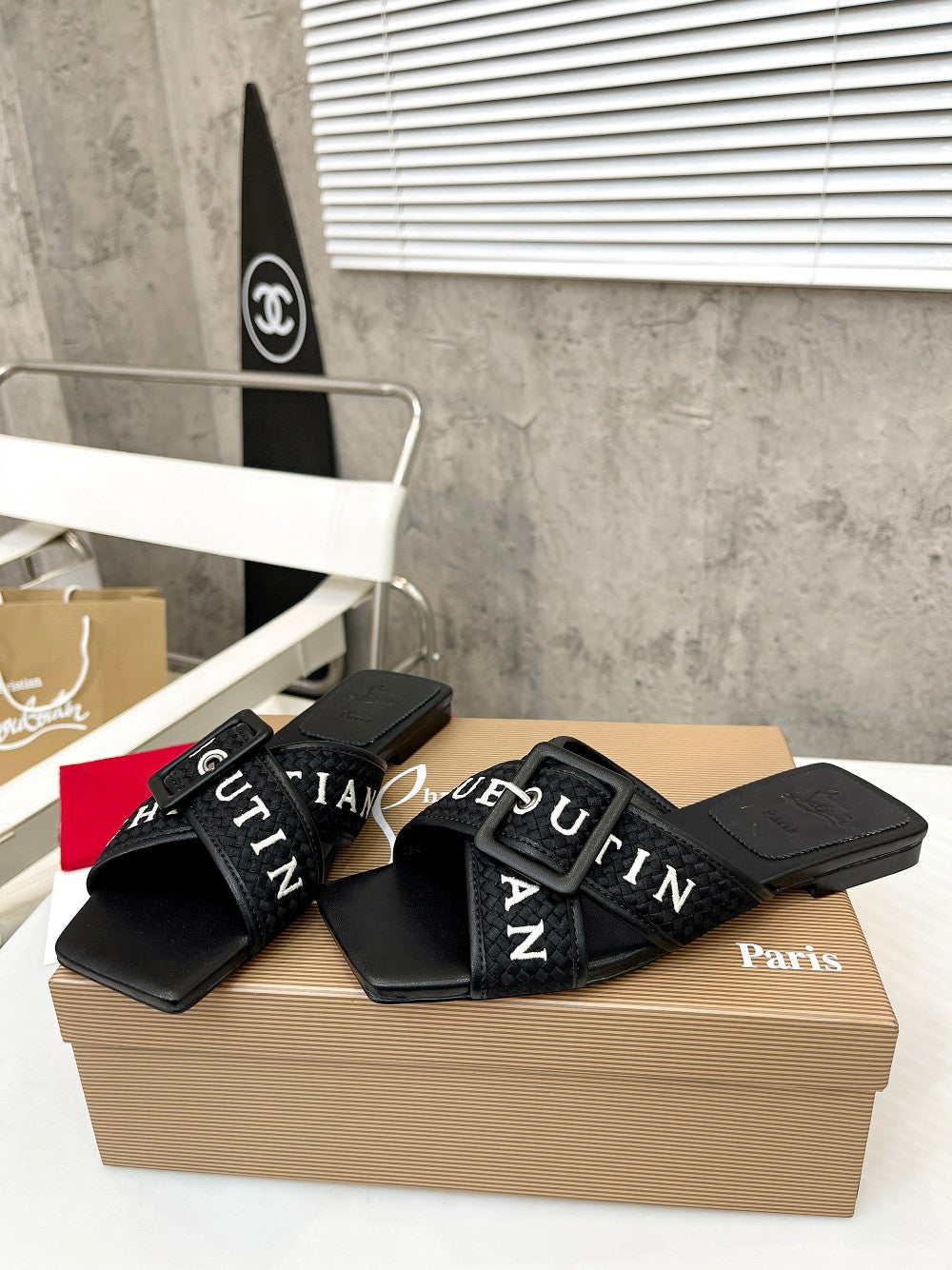 J4A43Z Popular leather Slippers
