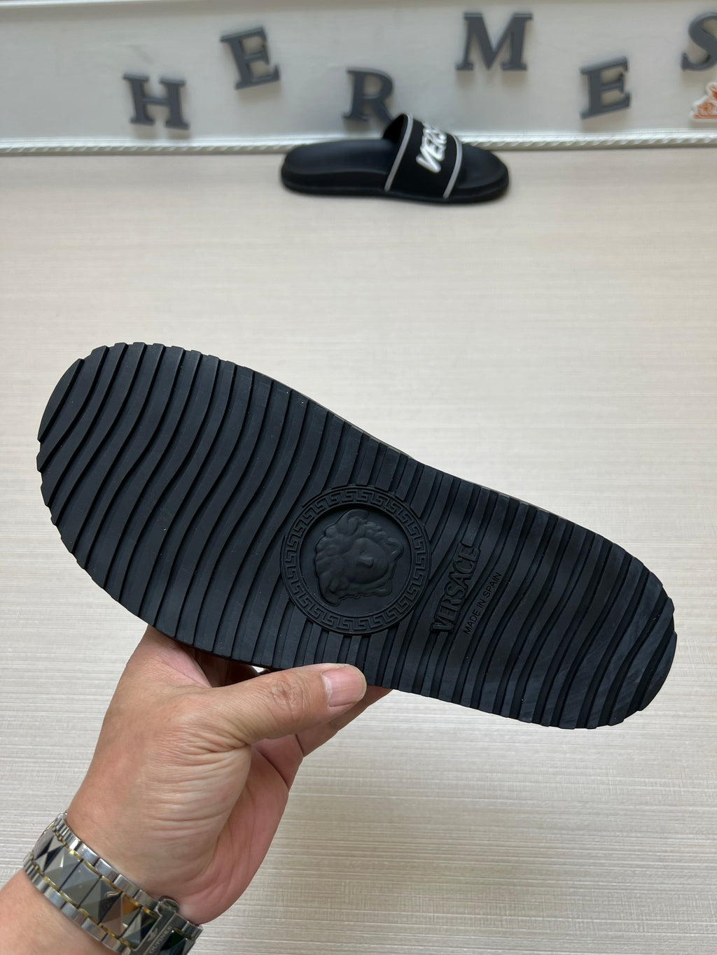 54V54Z Popular slippers