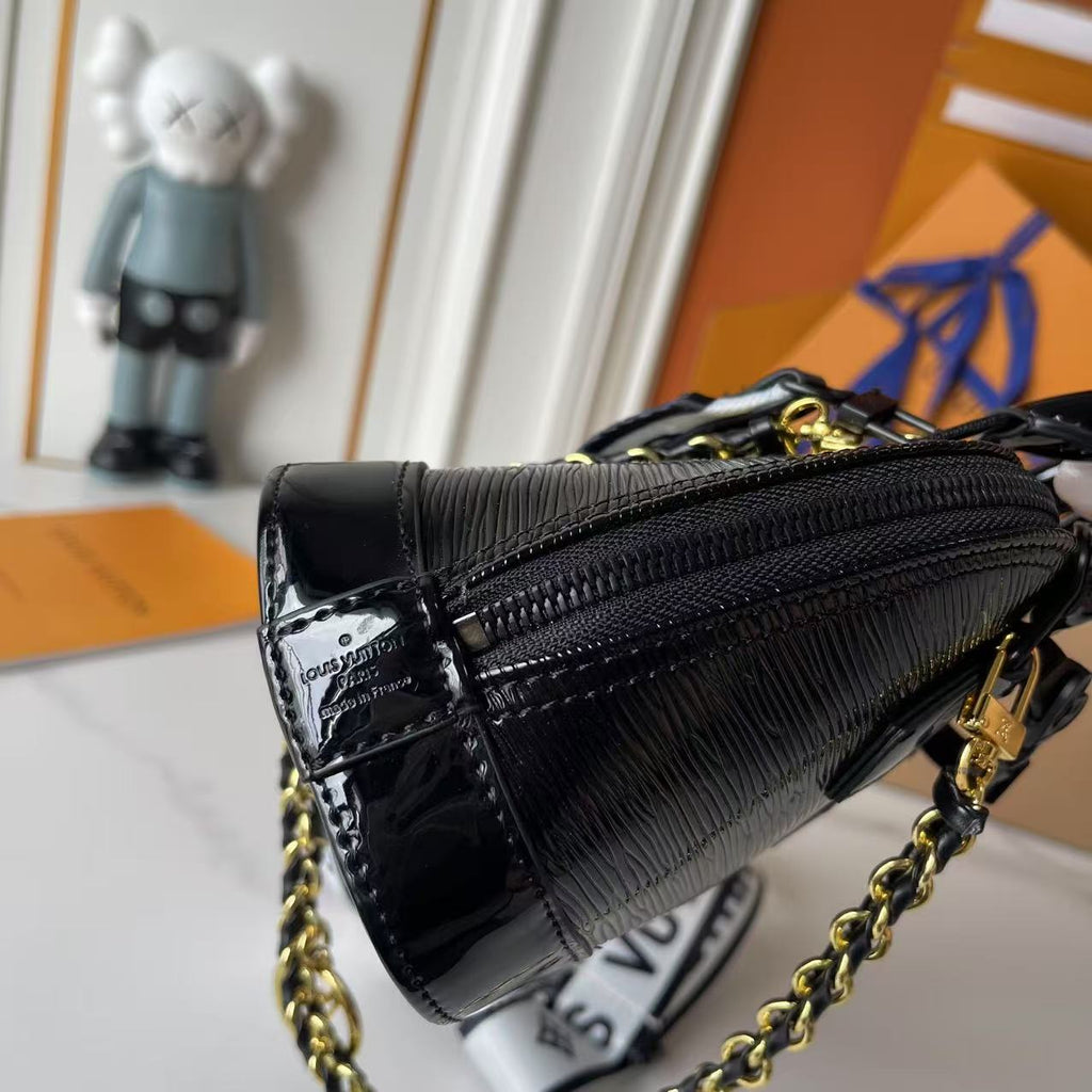 146PE95B Popular leather bag