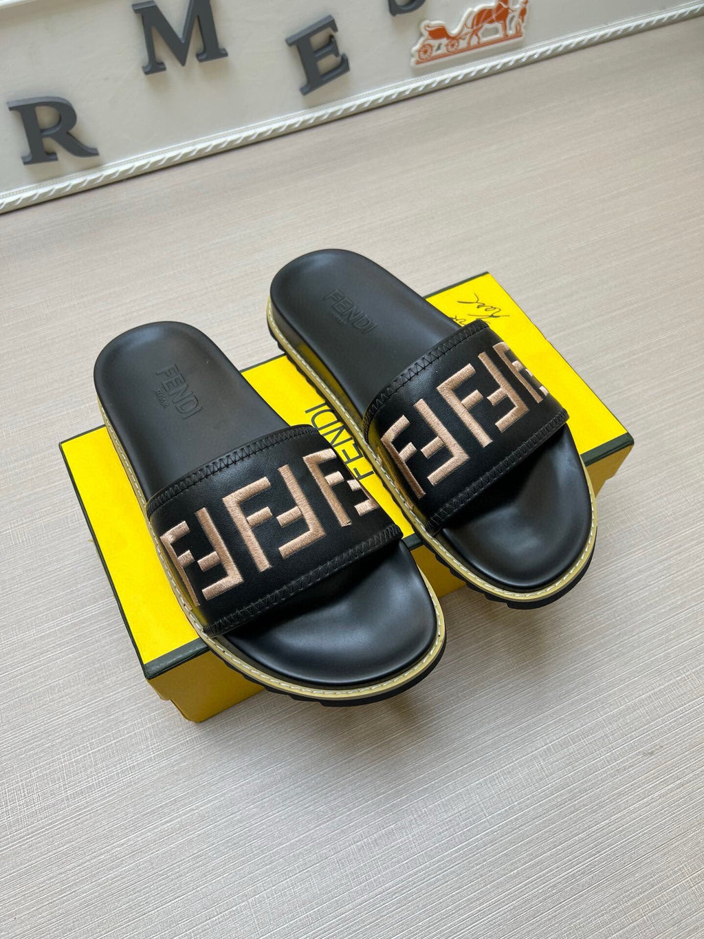 54F25Z Popular slippers