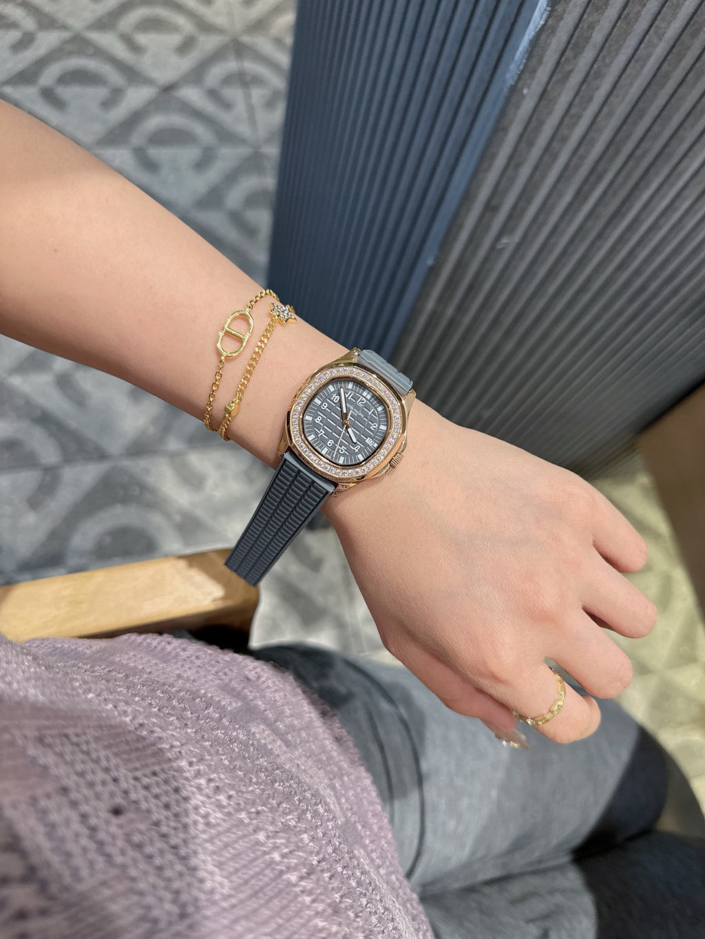 136NA6L  Popular Watches