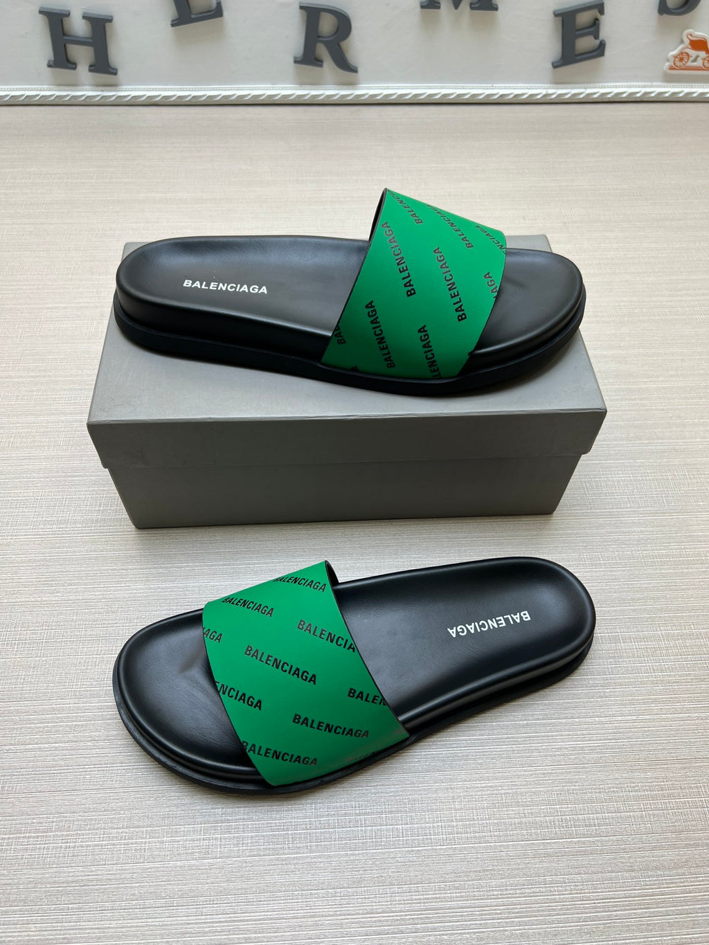 54J99Z Popular slippers