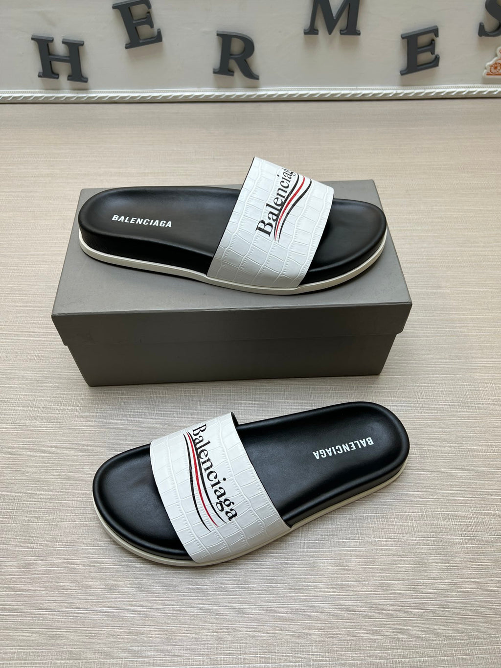 54J99Z Popular slippers