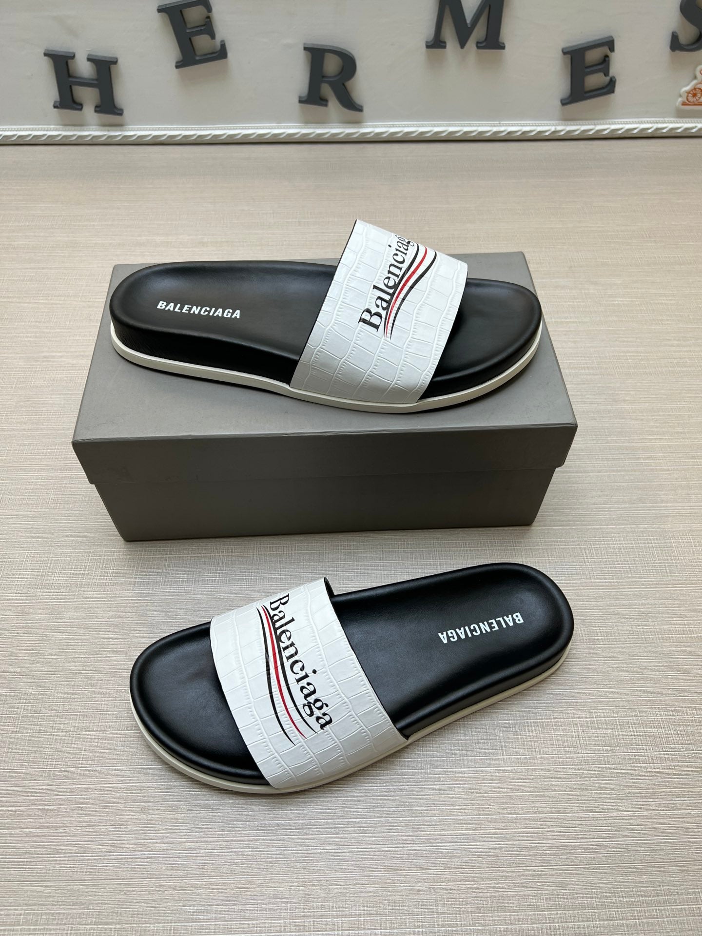 54J99Z Popular slippers