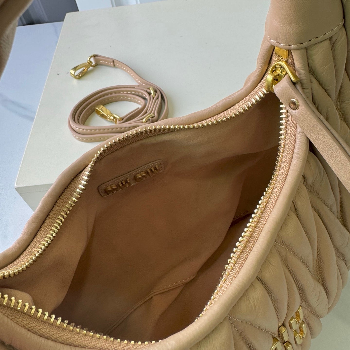 146PA121B Popular leather bag（29x24x10cm）