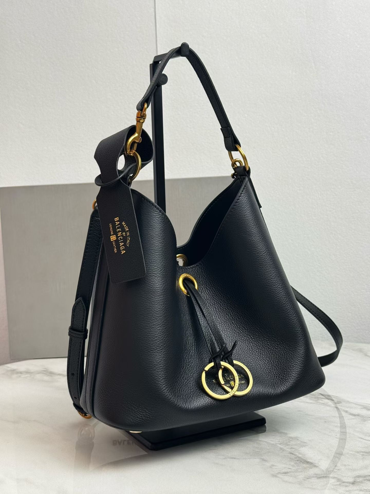 B1P46J144 Popular leather bags