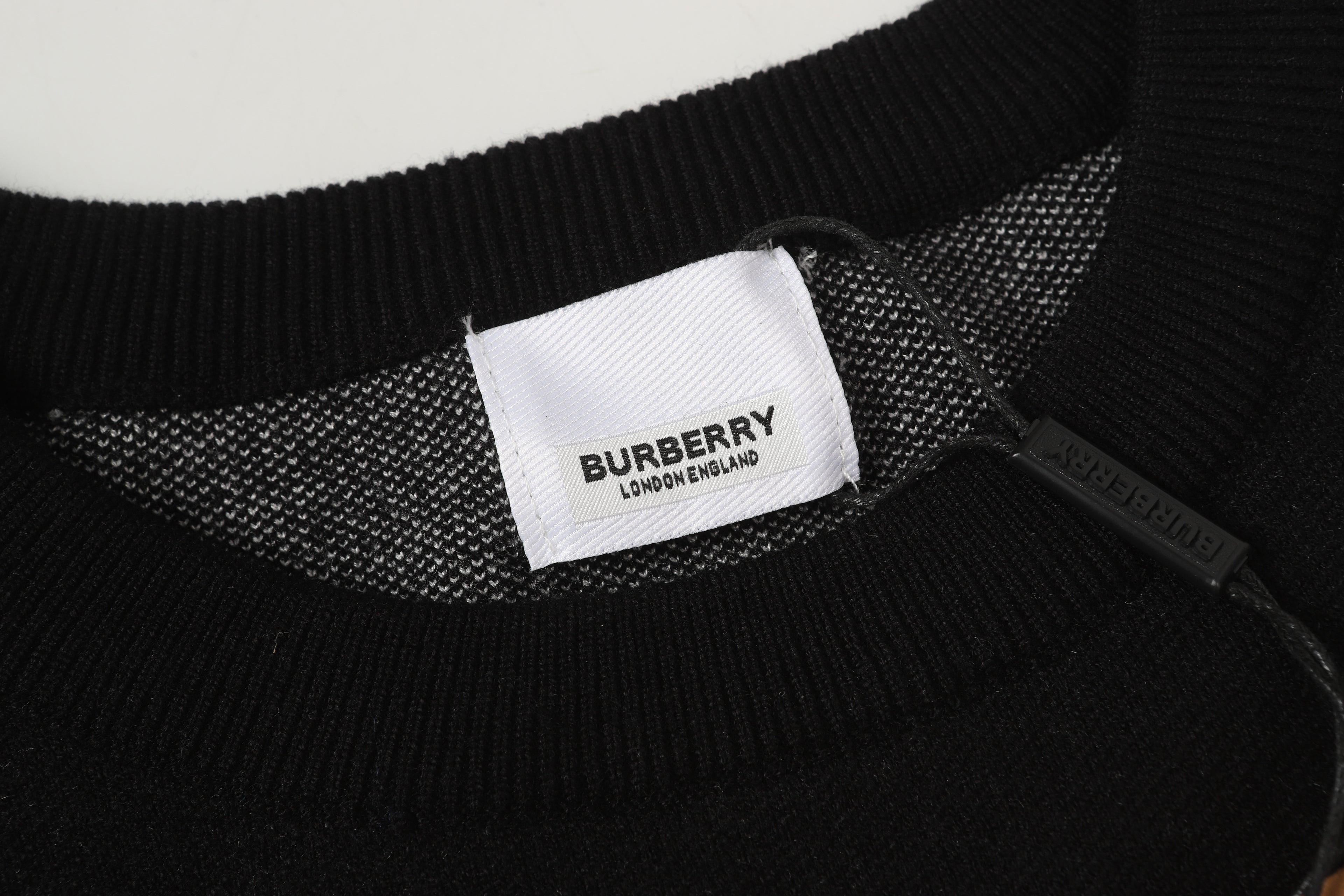 105ZJ402U Popular Sweaters