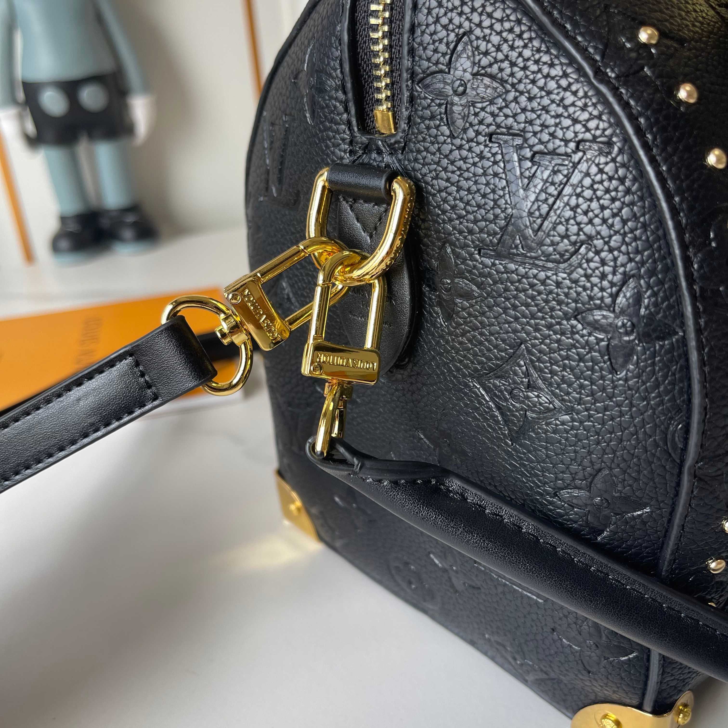 146PE77B Popular leather bag