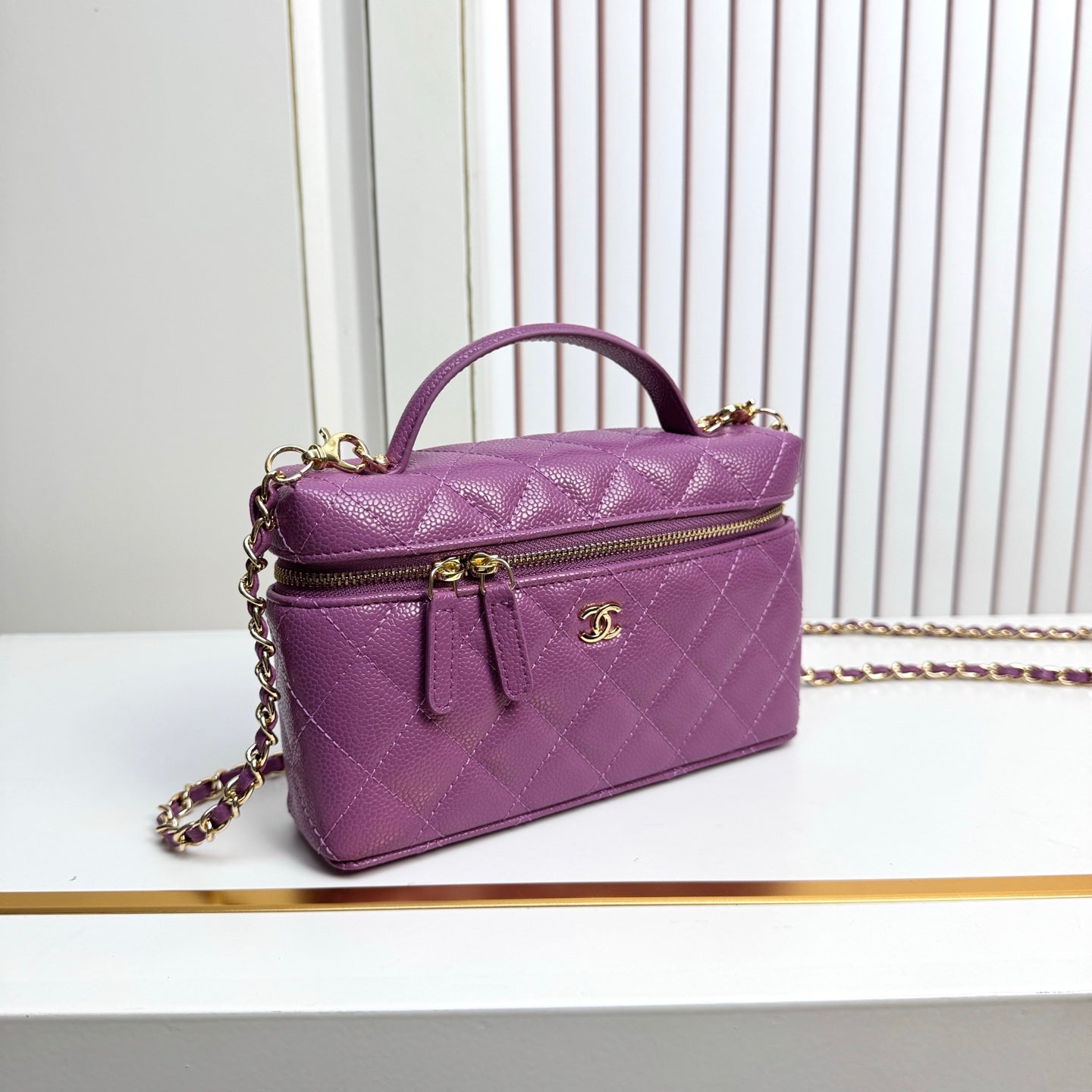 B1X66C19  Popular leather bag