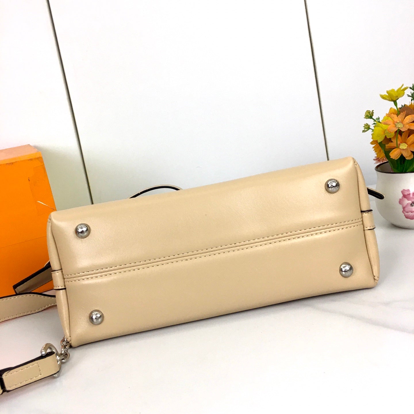 1WE113B Popular  leather bag