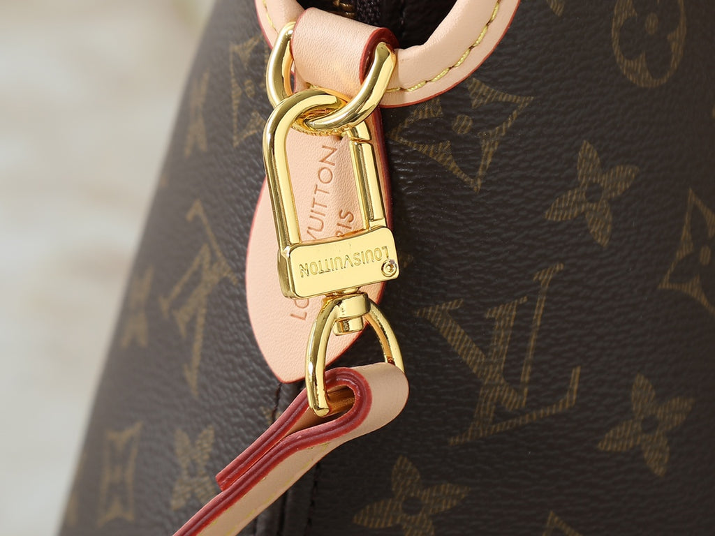146PE107B Popular leather bag