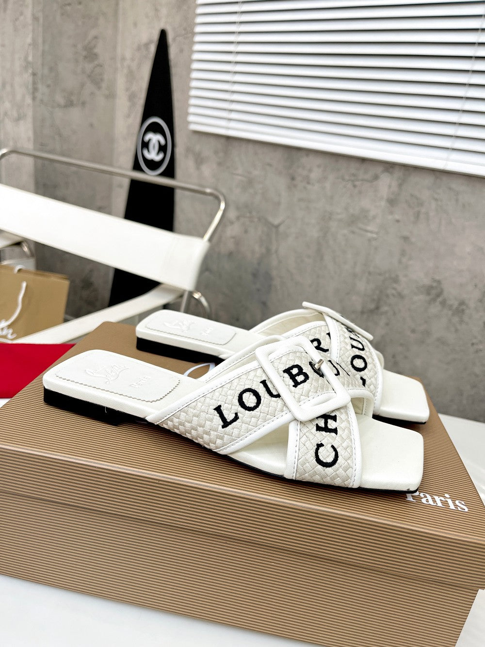 J4A43Z Popular leather Slippers