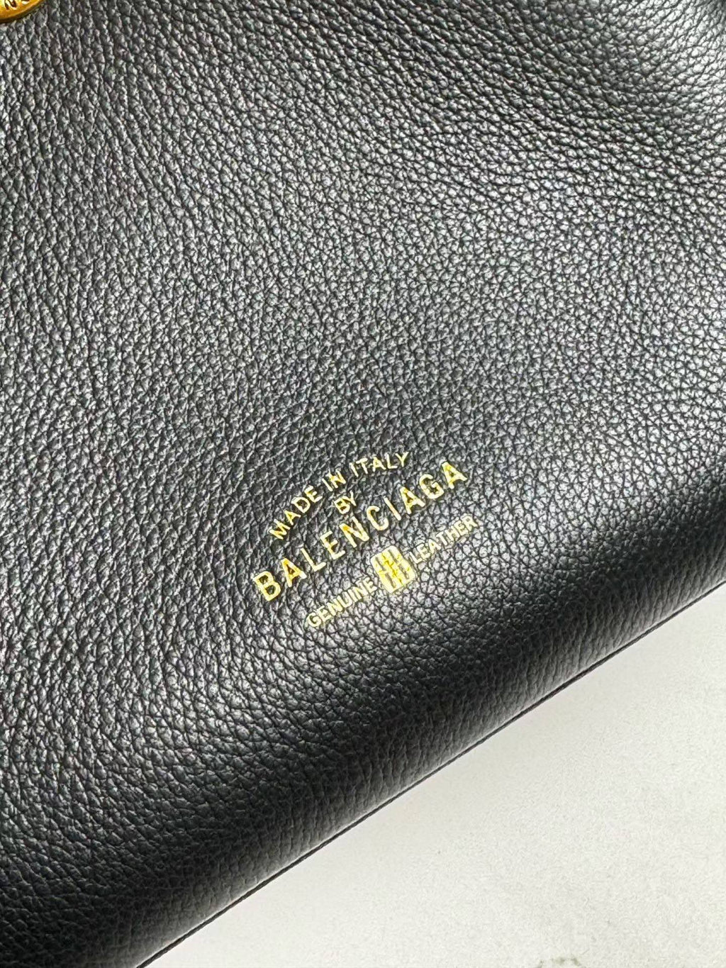 B1P46J144 Popular leather bags