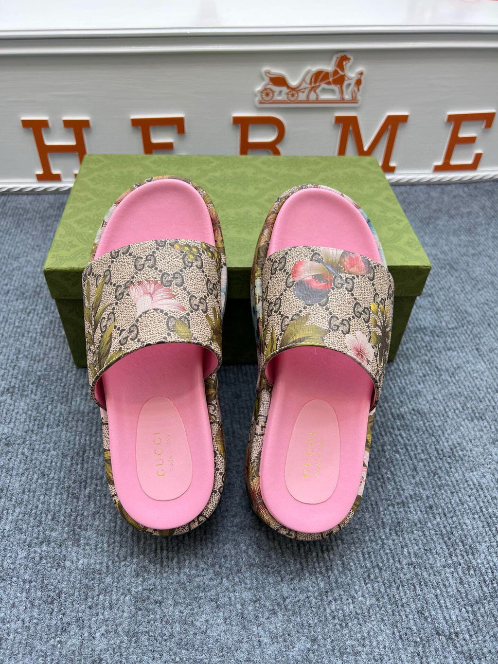 54B122Z Popular slippers  Sole thickness 5.5cm
