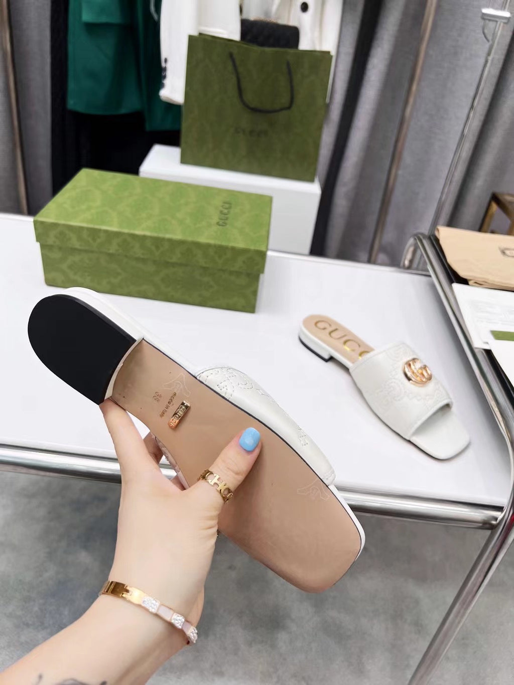 Z2X66B49 Popular high-quality leather slippers