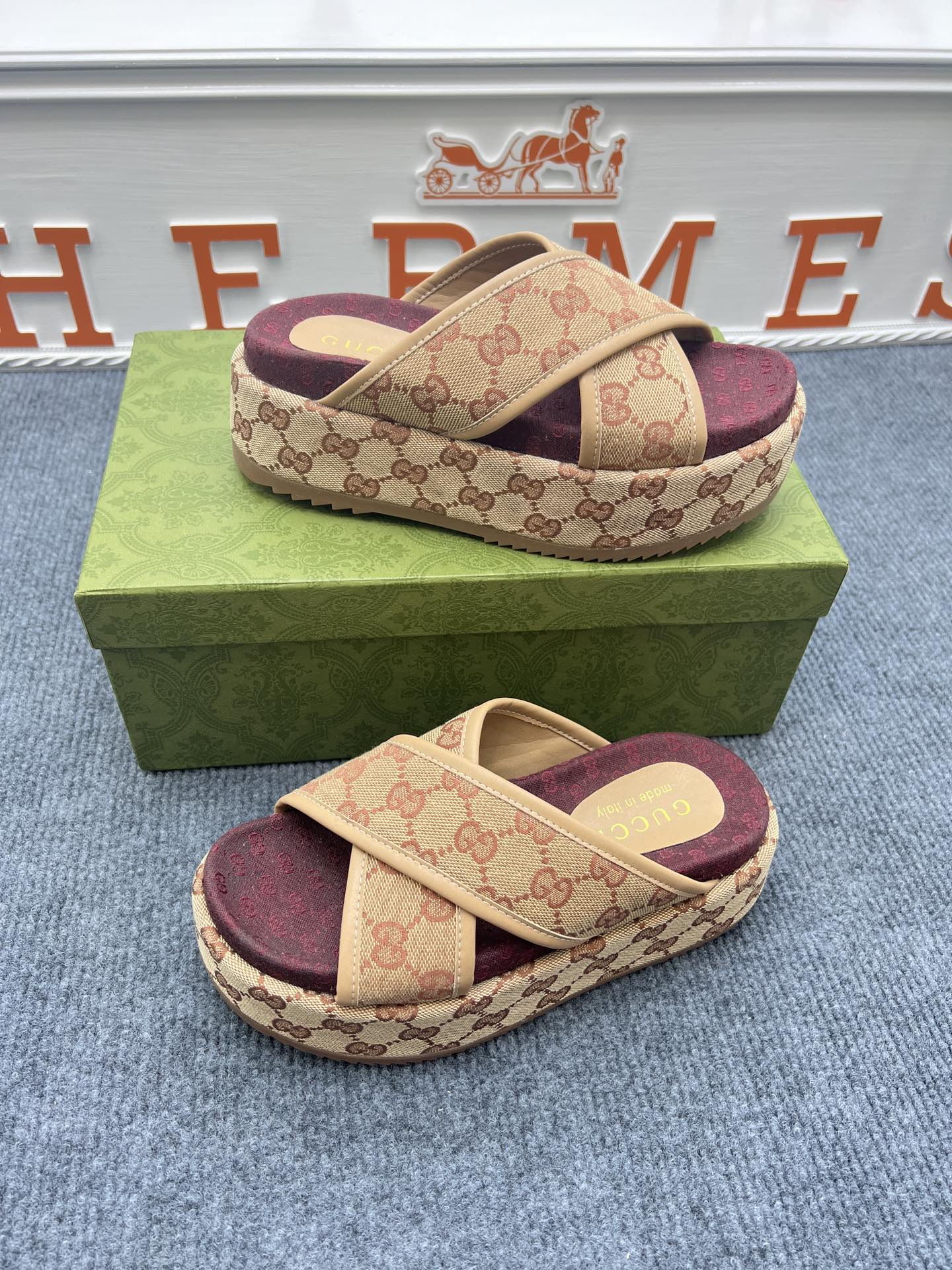 5YB69Z Popular Slippers