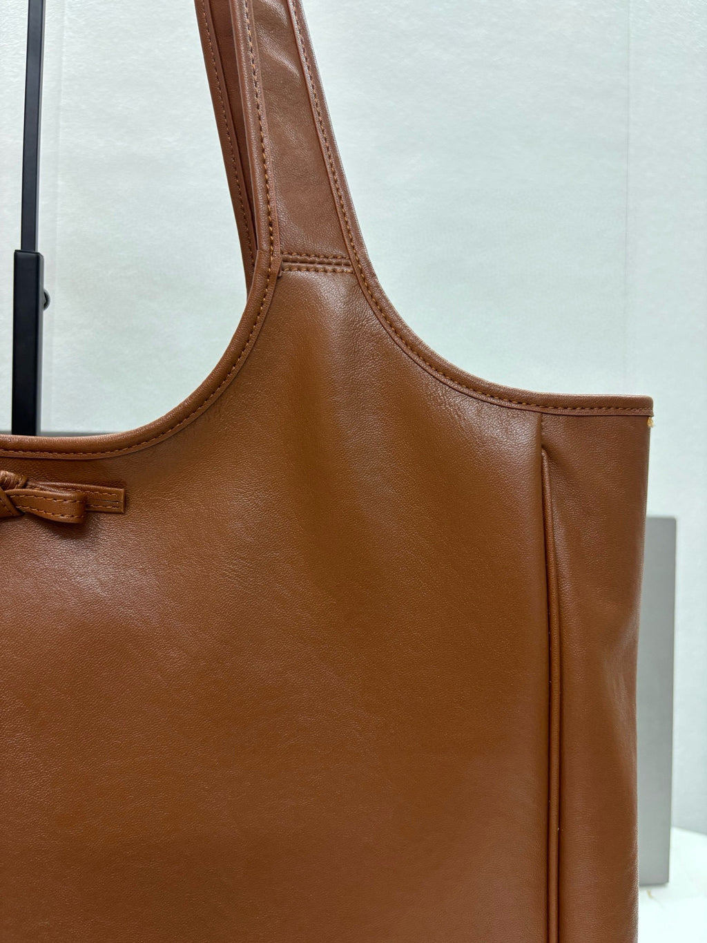 B1P46J147 Popular leather bags