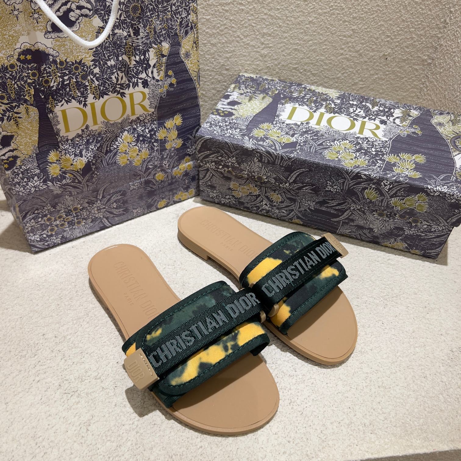 14D18Z Popular slippers